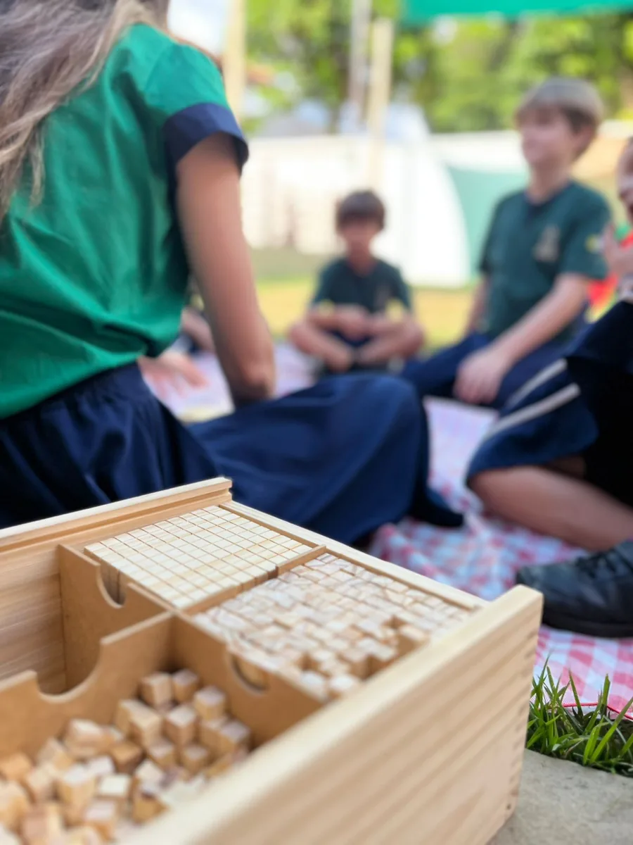 Alunos do Colégio Peregrinos em atividade pedagógica