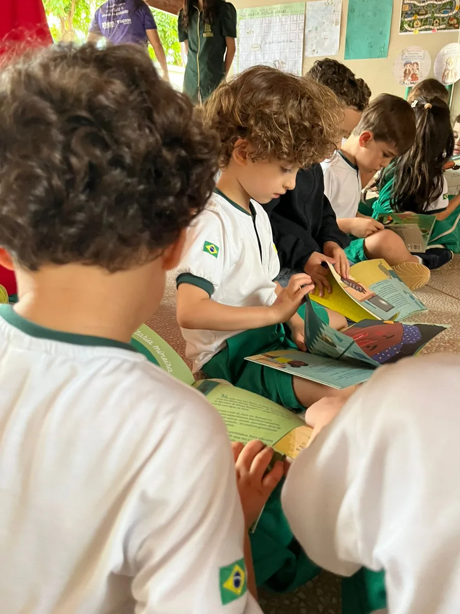 Alunos do Colégio Peregrinos em atividade pedagógica