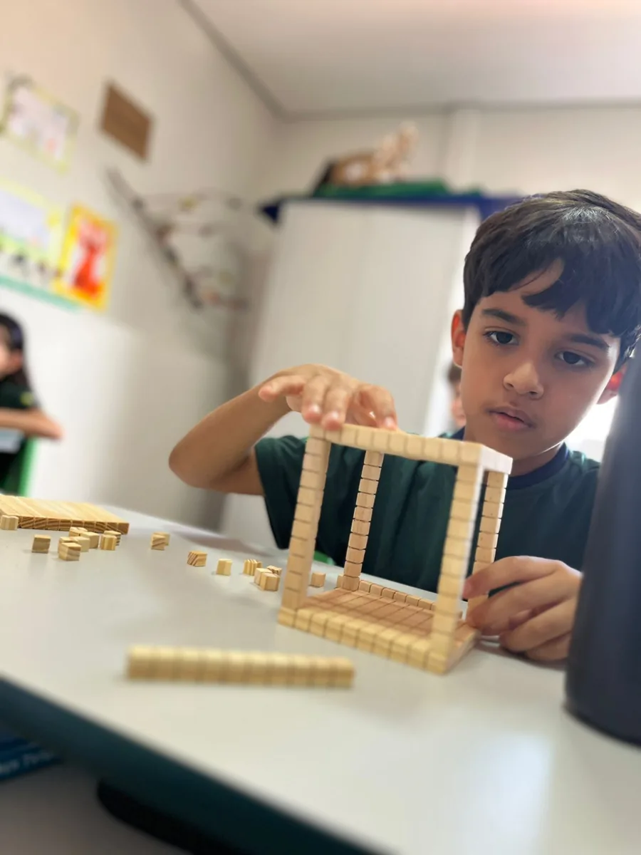 Alunos do Colégio Peregrinos em atividade pedagógica