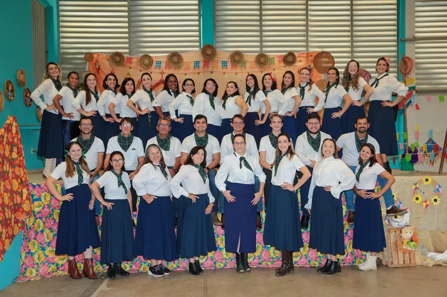 Alunos do Colégio Peregrinos em celebração
