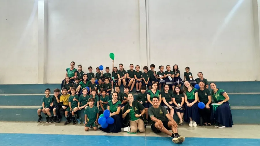 Alunos do Colégio Peregrinos em celebração