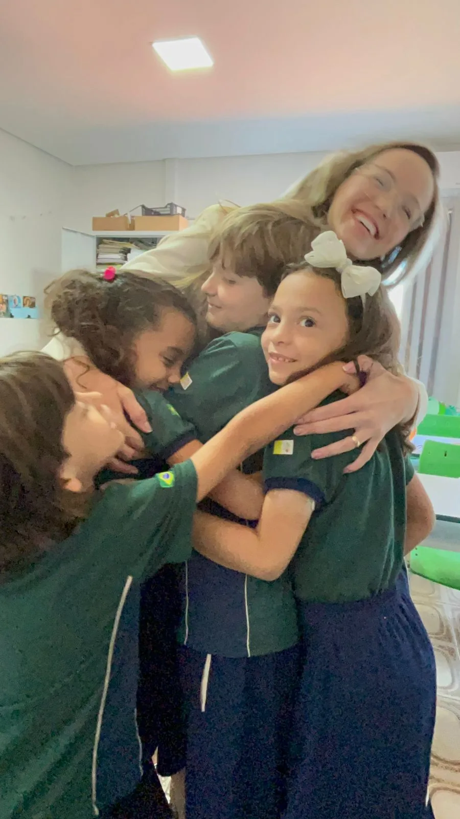 Alunos do Colégio Peregrinos convivendo no pátio