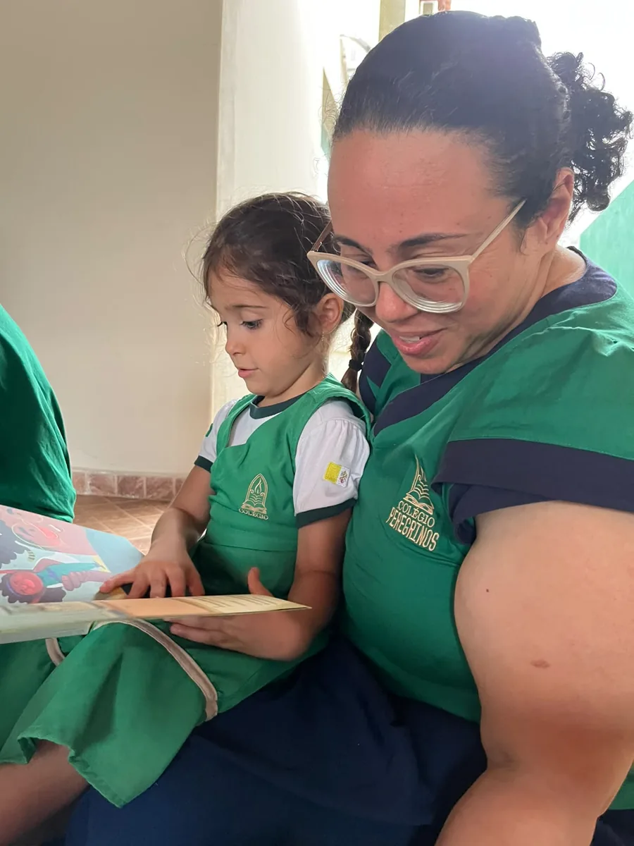 Alunos do Colégio Peregrinos em ação de serviço