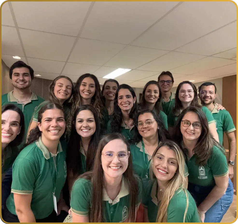 Grupo reunido em encontro do Instituto Peregrinos