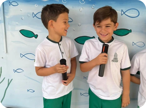 Alunos do Colégio Peregrinos em sala de aula