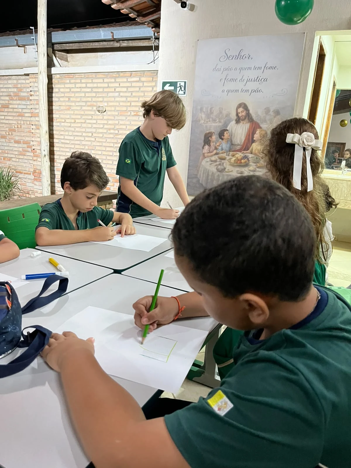 Alunos do Colégio Peregrinos em atividade pedagógica